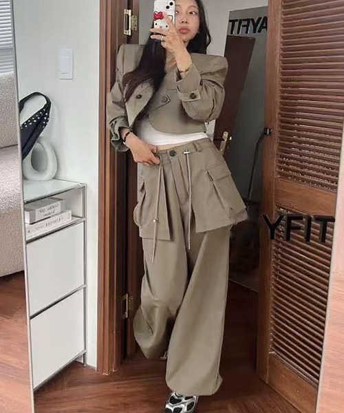 Doula Doula（ドゥーラドゥーラ）の「【セットアップ】ショート丈ジャケット&ワンドパンツ 上下2点セット（セットアップ・レディース・ブラック/ベージュ・M/L）」の4枚目の写真