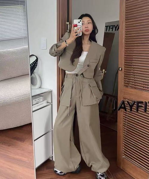 Doula Doula（ドゥーラドゥーラ）の「【セットアップ】ショート丈ジャケット&ワンドパンツ 上下2点セット（セットアップ・レディース・ブラック/ベージュ・M/L）」の5枚目の写真