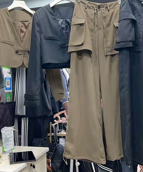 Doula Doula（ドゥーラドゥーラ）の「【セットアップ】ショート丈ジャケット&ワンドパンツ 上下2点セット（セットアップ・レディース・ブラック/ベージュ・M/L）」の3枚目の写真