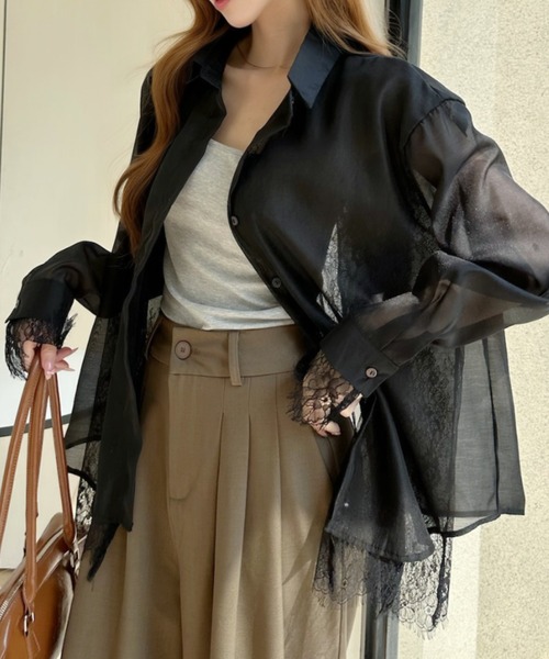 Ada.(エイダ)の「裾レース付き シアー 長袖レギュラーカラーシャツ(シャツ/ブラウス・レディース・ブルー/ブラック/ホワイト・FREE)」の3枚目の写真