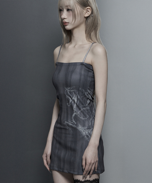 ETRE AU SOMMET（エトレオソメ）の「Side Cut-Out Mini One-Piece (Charcoal)（ワンピース・レディース・チャコールグレー・1/2）」の2枚目の写真