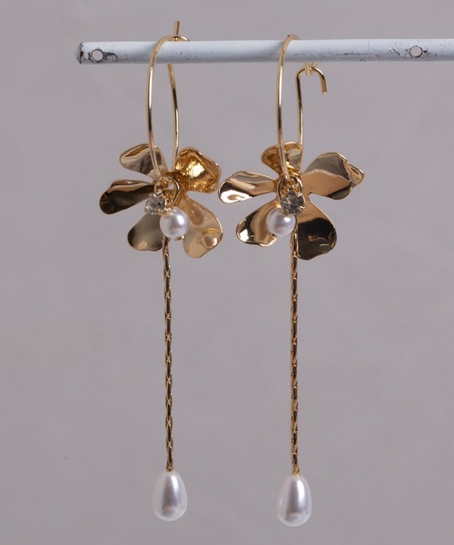 Peony(ピオニー)の「【Peony/ピオニー】フラワーパールチェーンドロップピアス(ピアス(両耳用)・レディース・シルバー/ゴールド・FREE)」の9枚目の写真