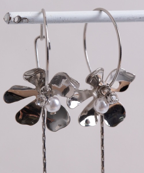 Peony(ピオニー)の「【Peony/ピオニー】フラワーパールチェーンドロップピアス(ピアス(両耳用)・レディース・シルバー/ゴールド・FREE)」の11枚目の写真