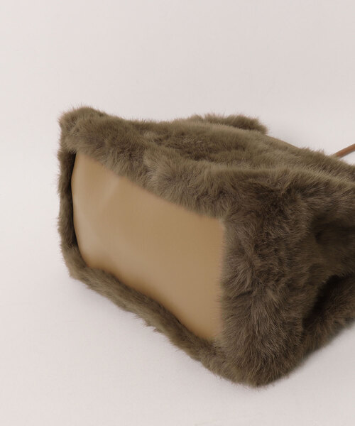 Three Four Time（ｽﾘｰﾌｫｰﾀｲﾑ）の「フェイクファースクエアトート（トートバッグ・レディース・ブラウン・FREE）」の3枚目の写真