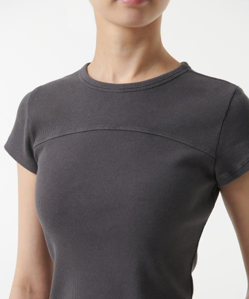 MUSINSA STANDARD WOMAN（ムシンサスタンダードウーマン）の「ウィメンズリブドピグメントスリムTシャツ[ダークグレー]（Tシャツ/カットソー・レディース・その他・SMALL/MEDIUM/LARGE/X-LARGE/X-SMALL）」の4枚目の写真