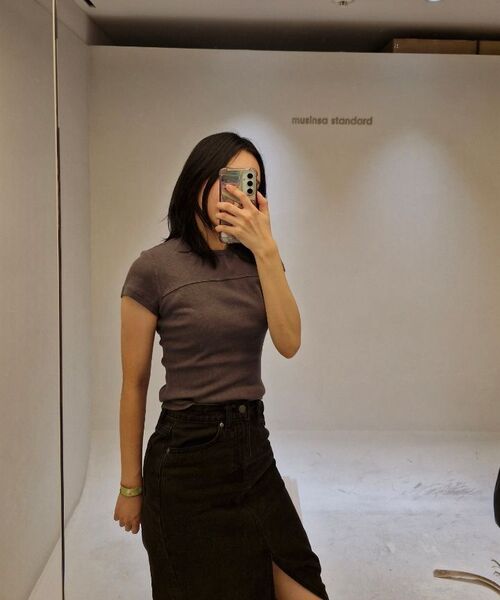 MUSINSA STANDARD WOMAN（ムシンサスタンダードウーマン）の「ウィメンズリブドピグメントスリムTシャツ[ダークグレー]（Tシャツ/カットソー・レディース・その他・SMALL/MEDIUM/LARGE/X-LARGE/X-SMALL）」の8枚目の写真