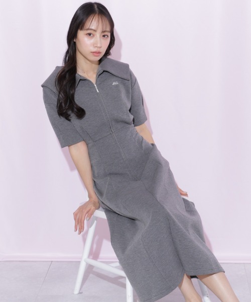 JILL by JILL STUART(ジルバイジルスチュアート)の「ビッグカラーダイバーロングワンピース(ワンピース・レディース・グレー/ピンク/ホワイト・FREE)」の2枚目の写真