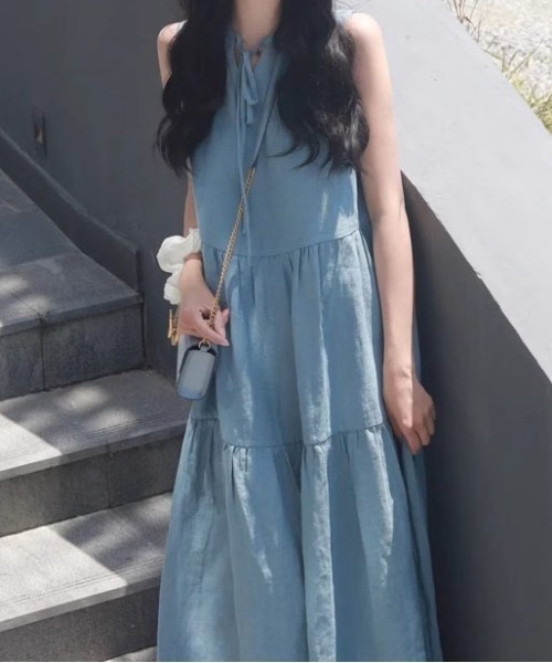 &soiree(アンドソワレ)の「リボン付きノースリーブティアードワンピース(ワンピース・レディース・ブルー・X-LARGE/LARGE/MEDIUM)」の3枚目の写真