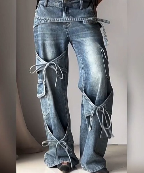 Sibra(シブラ)の「リボンデザインカーゴポケットワイドデニムパンツ(デニムパンツ・レディース・ブルー・S/L)」の1枚目の写真