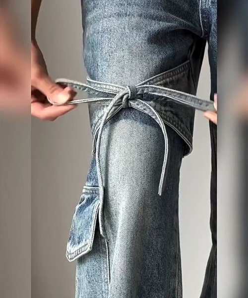 Sibra(シブラ)の「リボンデザインカーゴポケットワイドデニムパンツ(デニムパンツ・レディース・ブルー・S/L)」の4枚目の写真