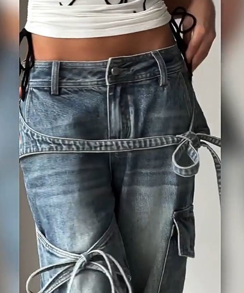 Sibra(シブラ)の「リボンデザインカーゴポケットワイドデニムパンツ(デニムパンツ・レディース・ブルー・S/L)」の6枚目の写真