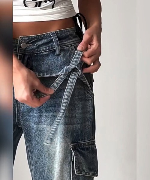 Sibra(シブラ)の「リボンデザインカーゴポケットワイドデニムパンツ(デニムパンツ・レディース・ブルー・S/L)」の7枚目の写真