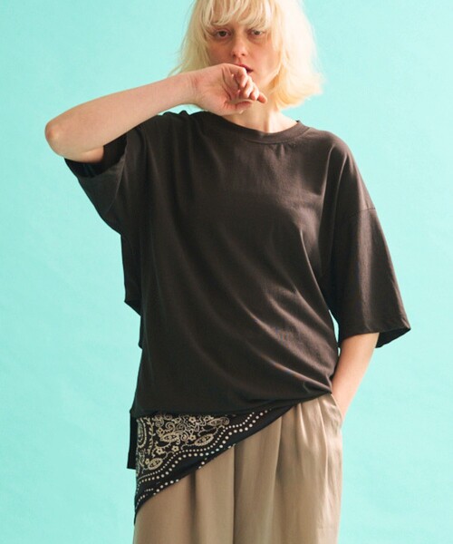 Rouge vif Anna(ルージュヴィフアンナ)の「コットンバックドレープTシャツ/セミロング丈(Tシャツ/カットソー・レディース・ホワイト/モカ・フリー)」の1枚目の写真