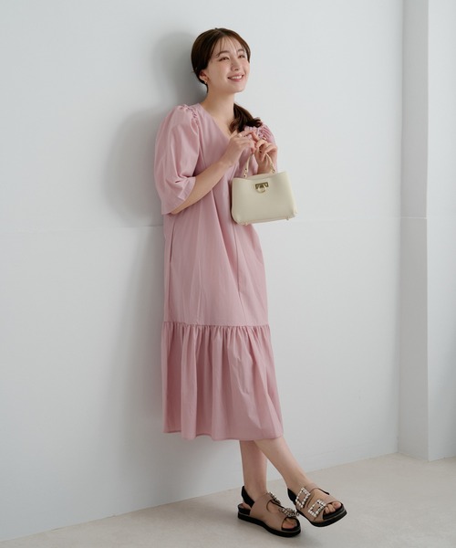 Neige(ネージュ)の「ショルダーフリルギャザーフレアワンピース(ワンピース・レディース・ピンク/ブラック・ONE SIZE)」の19枚目の写真
