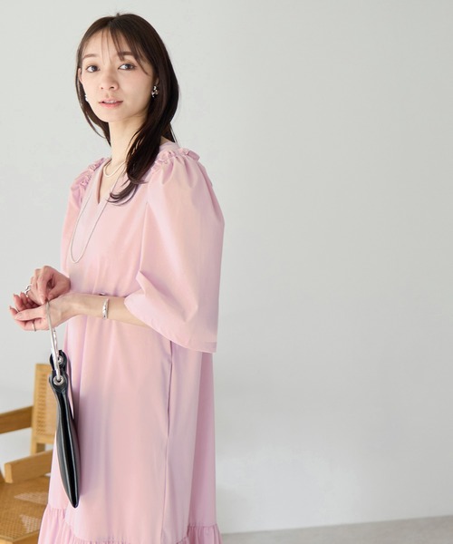 Neige(ネージュ)の「ショルダーフリルギャザーフレアワンピース(ワンピース・レディース・ピンク/ブラック・ONE SIZE)」の21枚目の写真