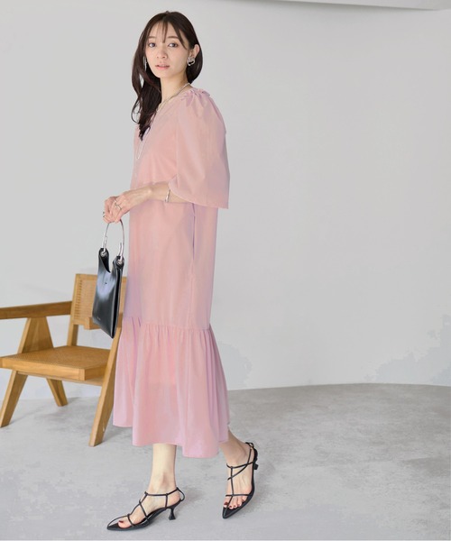 Neige(ネージュ)の「ショルダーフリルギャザーフレアワンピース(ワンピース・レディース・ピンク/ブラック・ONE SIZE)」の22枚目の写真