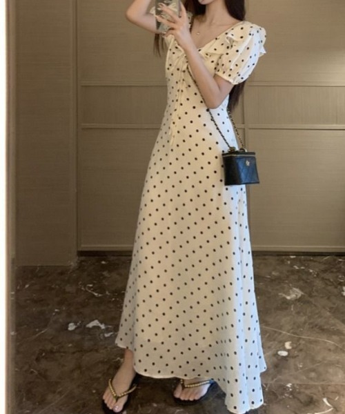 CHUL（チュル）の「ドット柄パフスリーブロングワンピース（ワンピース・レディース・ホワイト・X-LARGE/LARGE/MEDIUM/SMALL）」の2枚目の写真