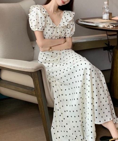 CHUL（チュル）の「ドット柄パフスリーブロングワンピース（ワンピース・レディース・ホワイト・X-LARGE/LARGE/MEDIUM/SMALL）」の4枚目の写真
