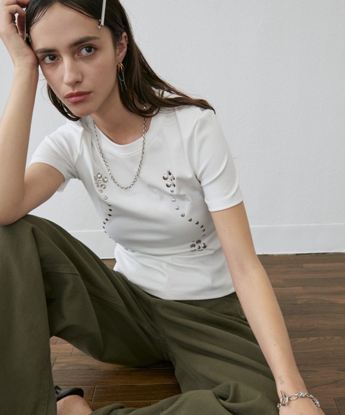 Rohwel（ローウェル）の「Stud Line T-Shirt / スタッズラインTシャツ（Tシャツ/カットソー・レディース・ホワイト/ブラック/グレー・FREE）」の12枚目の写真