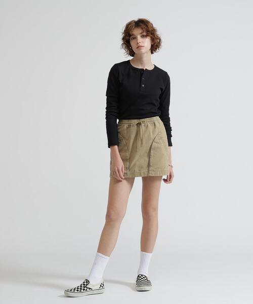 AVIREX(アヴィレックス)の「《DAILY/WOMAN》L/S HENLEY NECK T-SHIRT(Tシャツ/カットソー・レディース・ホワイト/ブラック・M/S)」の11枚目の写真