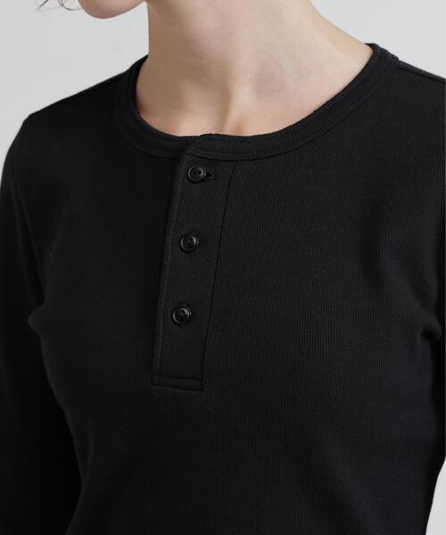 AVIREX(アヴィレックス)の「《DAILY/WOMAN》L/S HENLEY NECK T-SHIRT(Tシャツ/カットソー・レディース・ホワイト/ブラック・M/S)」の14枚目の写真