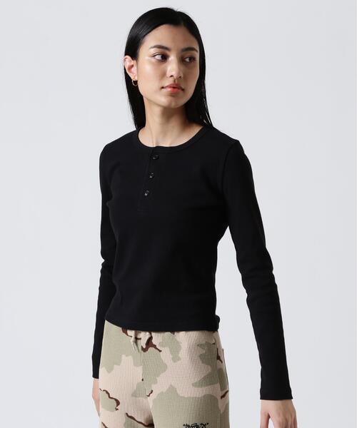 AVIREX(アヴィレックス)の「《DAILY/WOMAN》L/S HENLEY NECK T-SHIRT(Tシャツ/カットソー・レディース・ホワイト/ブラック・M/S)」の18枚目の写真