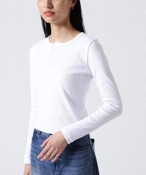 AVIREX(アヴィレックス)の「《DAILY/WOMAN》L/S HENLEY NECK T-SHIRT(Tシャツ/カットソー・レディース・ホワイト/ブラック・M/S)」の3枚目の写真