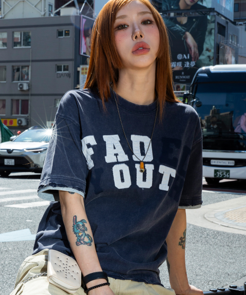 XTONZ(エクストーンズ)の「XF014 アーチアップリケダメージウォッシングTシャツ (NAVY)(Tシャツ/カットソー・レディース・その他・SMALL/MEDIUM/LARGE)」の2枚目の写真