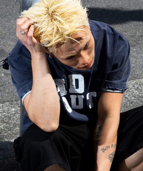 XTONZ(エクストーンズ)の「XF014 アーチアップリケダメージウォッシングTシャツ (NAVY)(Tシャツ/カットソー・レディース・その他・SMALL/MEDIUM/LARGE)」の5枚目の写真