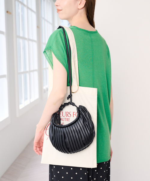 U by SPICK&SPAN（ユーバイスピックアンドスパン）の「《接触冷感》ウォッシャブルリネンブレンドプルオーバー（ニット/セーター・レディース・ブラック/ホワイト/グリーン・FREE）」の6枚目の写真