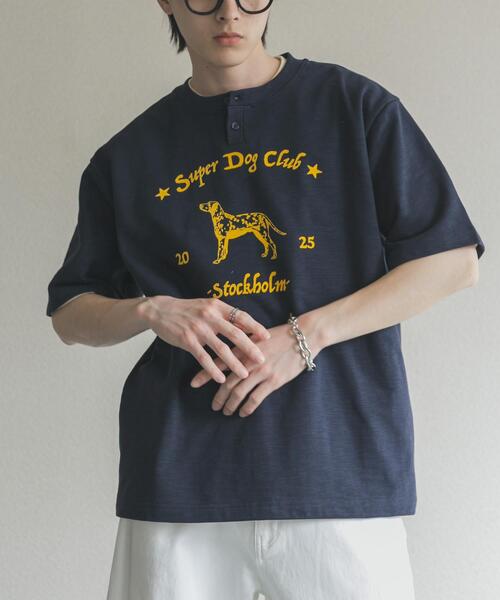 SENSE OF PLACE by URBAN RESEARCH(センスオブプレイスバイアーバンリサーチ)の「ヴィンテージグラフィックヘンリーネックTシャツ(Tシャツ/カットソー・メンズ・ライトブルー/チャコールグレー/ネイビー・LARGE/MEDIUM)」の3枚目の写真
