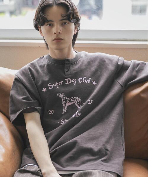 SENSE OF PLACE by URBAN RESEARCH(センスオブプレイスバイアーバンリサーチ)の「ヴィンテージグラフィックヘンリーネックTシャツ(Tシャツ/カットソー・メンズ・ライトブルー/チャコールグレー/ネイビー・LARGE/MEDIUM)」の4枚目の写真