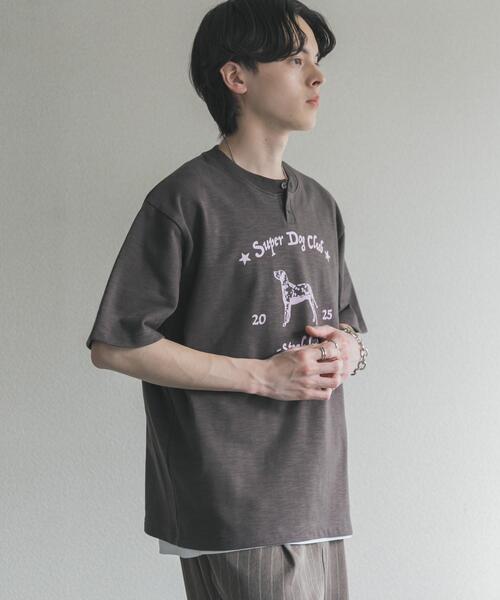 SENSE OF PLACE by URBAN RESEARCH(センスオブプレイスバイアーバンリサーチ)の「ヴィンテージグラフィックヘンリーネックTシャツ(Tシャツ/カットソー・メンズ・ライトブルー/チャコールグレー/ネイビー・LARGE/MEDIUM)」の9枚目の写真