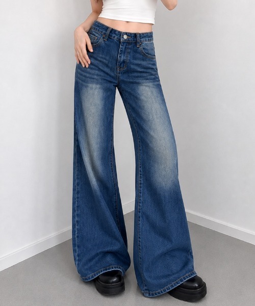 NANEA（ナネア）の「ハイウエストセミフレアデニムパンツ（デニムパンツ・レディース・ブルー・MEDIUM/SMALL）」の8枚目の写真
