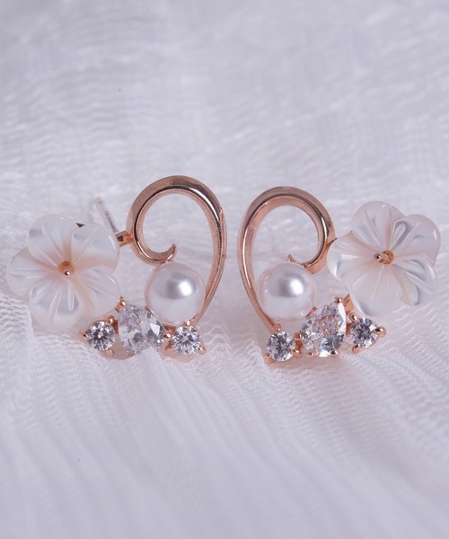 LINFA (リンファ)の「デコハートデザインピアス(ピアス(両耳用)・レディース・ゴールド/シルバー/ピンクゴールド・FREE)」の1枚目の写真