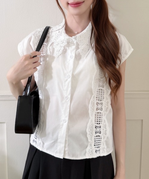 Ada.(エイダ)の「フラワー レース カラー ノースリーブ サマー ブラウス(シャツ/ブラウス・レディース・ブラック/ブルー/ホワイト・FREE)」の1枚目の写真