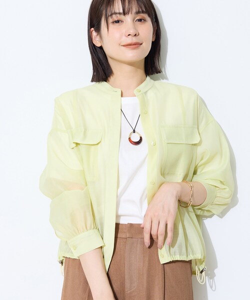 INDIVI（インディヴィ）の「【トレンド／2WAY】裾ドロスト付きシアーブラウスブルゾン（シャツ/ブラウス・レディース・スモーキーグリーン系/ホワイト/ネイビー・38/13/15 /05/19/34）」の2枚目の写真
