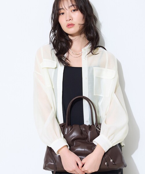 INDIVI（インディヴィ）の「【トレンド／2WAY】裾ドロスト付きシアーブラウスブルゾン（シャツ/ブラウス・レディース・スモーキーグリーン系/ホワイト/ネイビー・38/13/15 /05/19/34）」の6枚目の写真