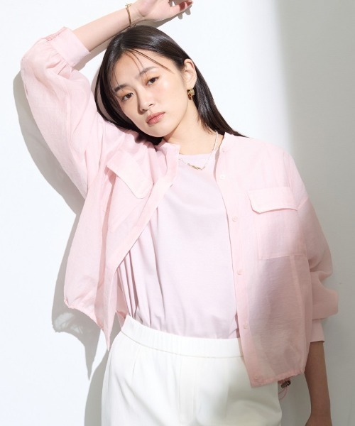 INDIVI（インディヴィ）の「【トレンド／2WAY】裾ドロスト付きシアーブラウスブルゾン（シャツ/ブラウス・レディース・スモーキーグリーン系/ホワイト/ネイビー/ピンク・38/13/15 /05/19/34）」の4枚目の写真