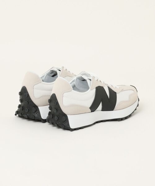 NEW BALANCE（ニューバランス）の「【new balance】MS327CWB（スニーカー・メンズ・ホワイト×ブラック・29.0cm/25.5cm/26.0cm/26.5cm/27.0cm/27.5cm/28.0cm）」の3枚目の写真