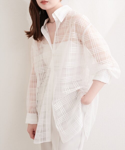 natural couture(ナチュラルクチュール)の「シアーチェックシャツ(シャツ/ブラウス・レディース・ライトベージュ/オフホワイト/ブラック・FREE)」の4枚目の写真