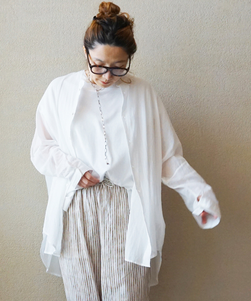 JOURNAL STANDARD LUXE（ジャーナルスタンダード　ラックス）の「ハイツイストガーゼ ギャザーBIGシャツ（シャツ/ブラウス・レディース・ブラック/ホワイト・FREE）」の2枚目の写真