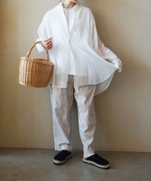 JOURNAL STANDARD LUXE（ジャーナルスタンダード　ラックス）の「ハイツイストガーゼ ギャザーBIGシャツ（シャツ/ブラウス・レディース・ブラック/ホワイト・FREE）」の12枚目の写真