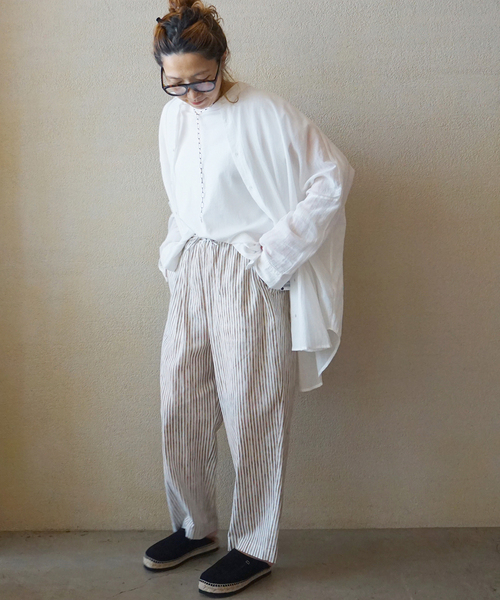 JOURNAL STANDARD LUXE（ジャーナルスタンダード　ラックス）の「ハイツイストガーゼ ギャザーBIGシャツ（シャツ/ブラウス・レディース・ブラック/ホワイト・FREE）」の14枚目の写真