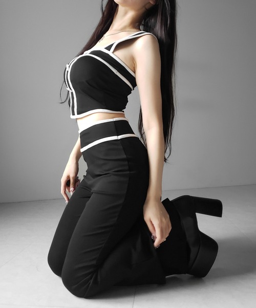 me+em select(ミームセレクト)の「【 セットアップ】フロントボタンパイピングビスチェ+ フレアパンツ SET / 【 SETUP 】front button piping buister + flare pants SET(セットアップ・レディース・グレー/ブラック・FREE)」の10枚目の写真