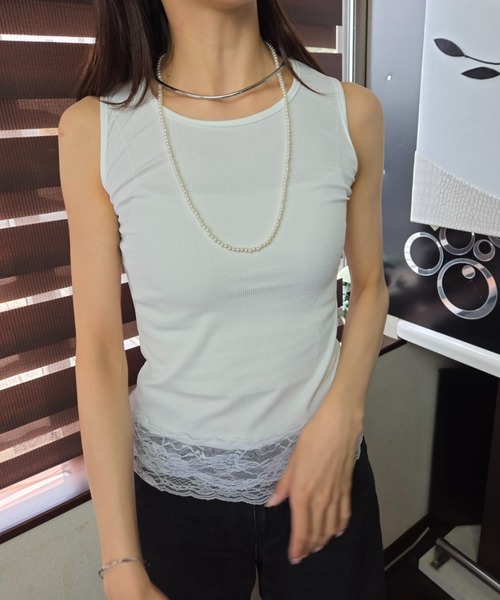 ｔｏｌｅｎｅ（トレネ）の「【裾レースで甘さをひとさじ】レイヤードに映えるレースフリルタンクトップ（タンクトップ・レディース・ホワイト・FREE）」の4枚目の写真