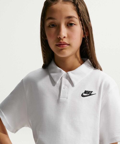 NIKE(ナイキ)の「ナイキ スポーツウェア クラブ ジュニア ニット ショートスリーブ ポロ / Nike Sportswear Club Big Kids' Knit Short-Sleeve Polo IF2841-100 White(ポロシャツ・キッズ・ホワイト・160/150/140/130)」の9枚目の写真