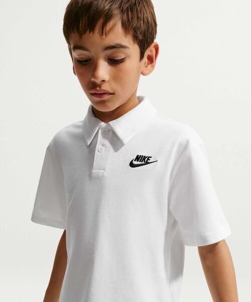 NIKE(ナイキ)の「ナイキ スポーツウェア クラブ ジュニア ニット ショートスリーブ ポロ / Nike Sportswear Club Big Kids' Knit Short-Sleeve Polo IF2841-100 White(ポロシャツ・キッズ・ホワイト・160/150/140/130)」の10枚目の写真