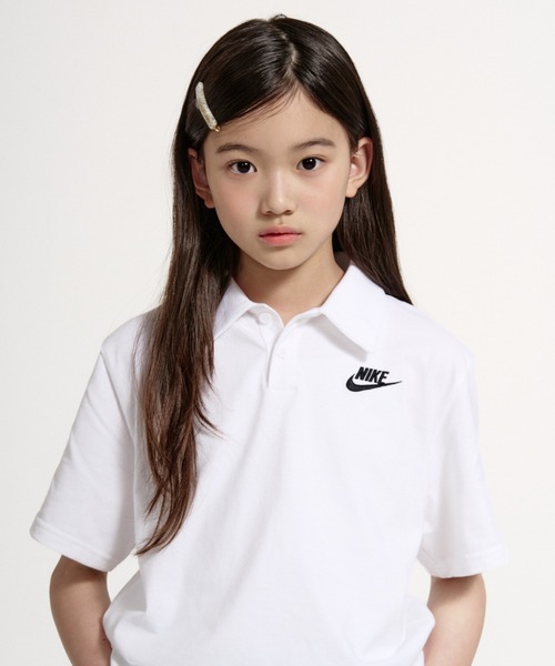 NIKE(ナイキ)の「ナイキ スポーツウェア クラブ ジュニア ニット ショートスリーブ ポロ / Nike Sportswear Club Big Kids' Knit Short-Sleeve Polo IF2841-100 White(ポロシャツ・キッズ・ホワイト・160/150/140/130)」の2枚目の写真