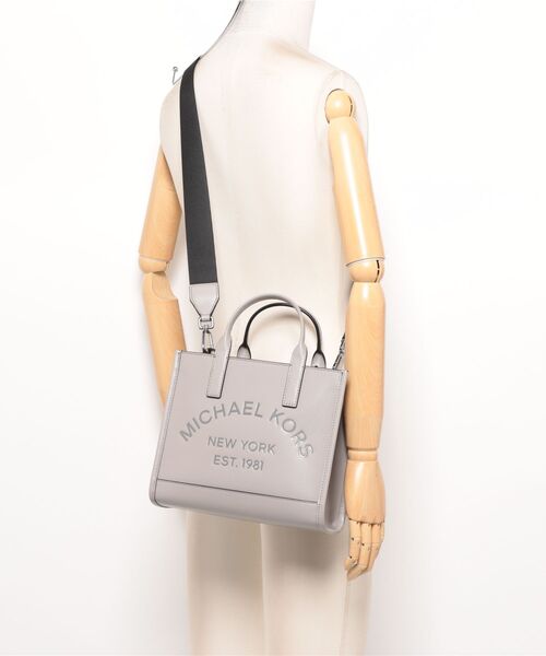 MICHAEL KORS(マイケルコース)の「COOPER トップジップ ストラクチャー トート クロスボディ(ショルダーバッグ・メンズ・グレー系・FREE)」の5枚目の写真